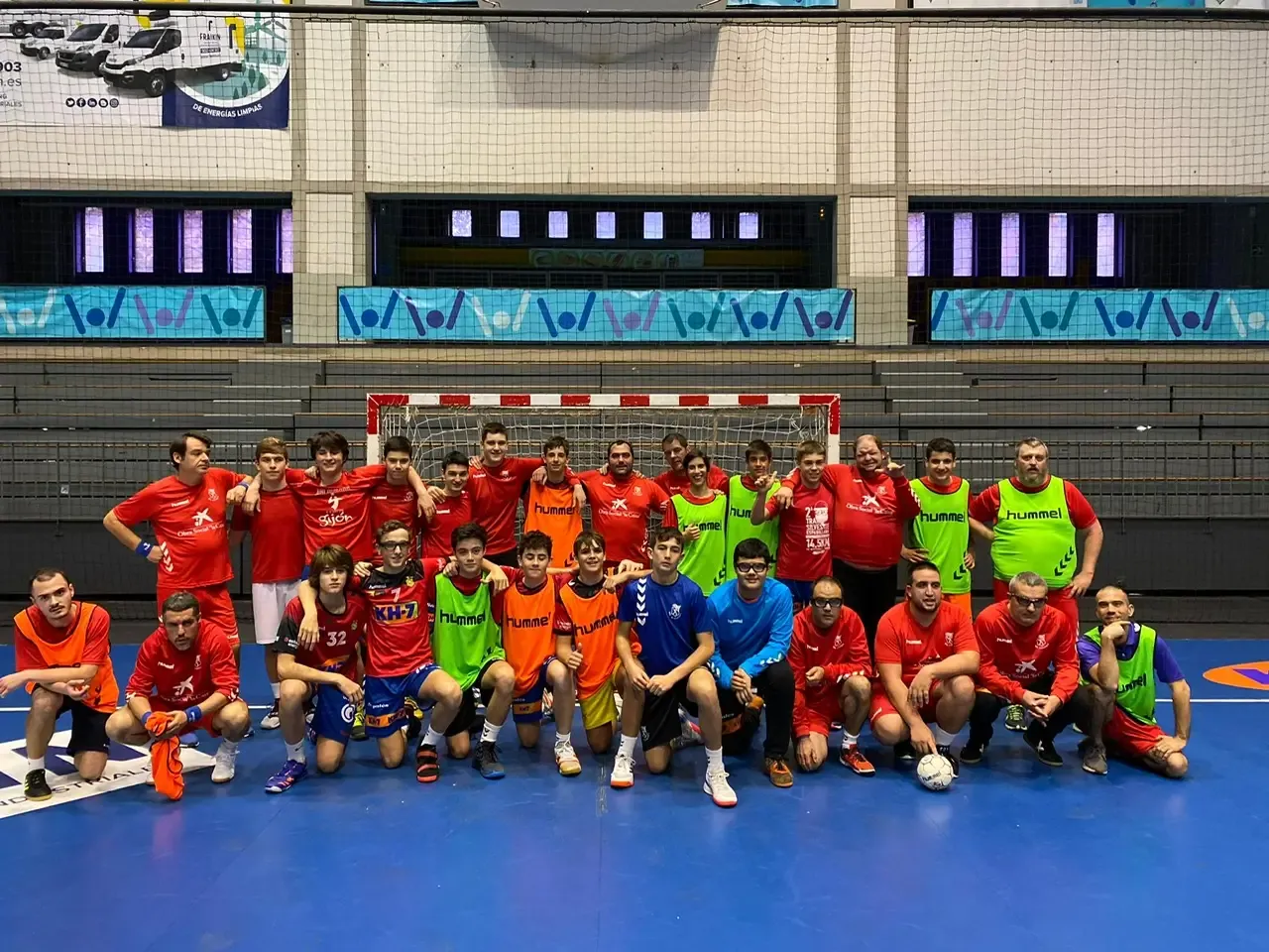 L’equip special amb altres jugadors del planter del Club