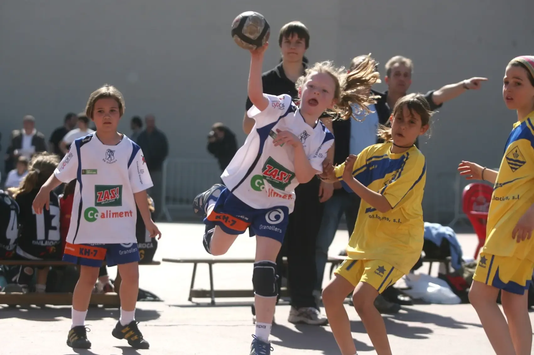 Un dels partits del torneig de minihandbol de 2018